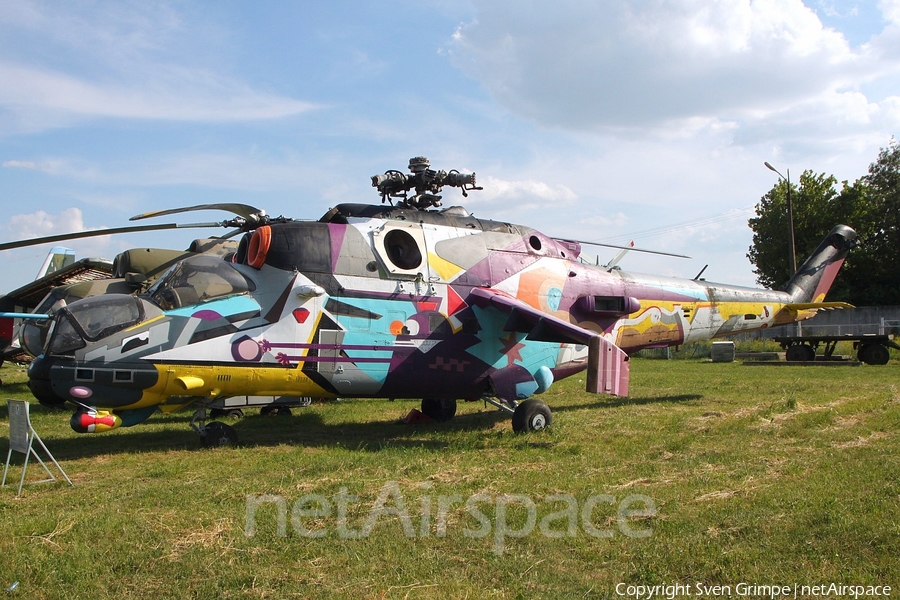 Ukrainian Air Force Mil Mi-24V Hind-E (70 YELLOW) | Photo 248287