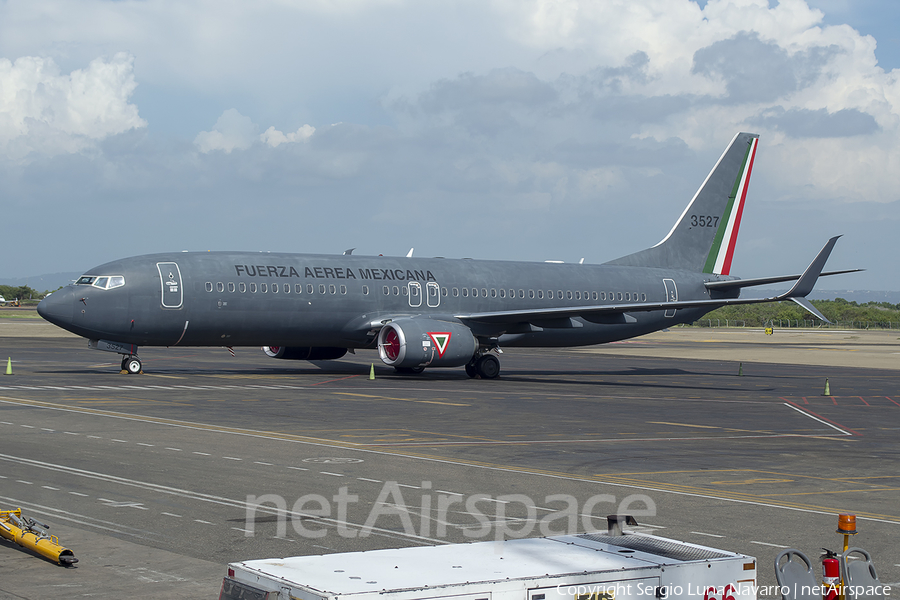 Mexican Air Force (Fuerza Aerea Mexicana) Boeing 737-8ZY (3527) | Photo 451068
