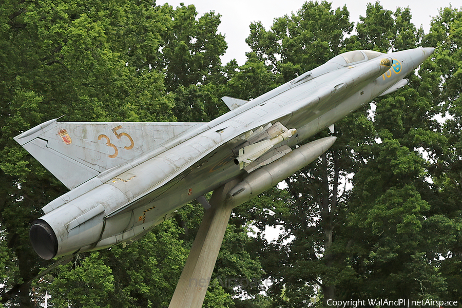 Swedish Air Force (Flygvapnet) SAAB J 35J Draken (35409) | Photo 530054