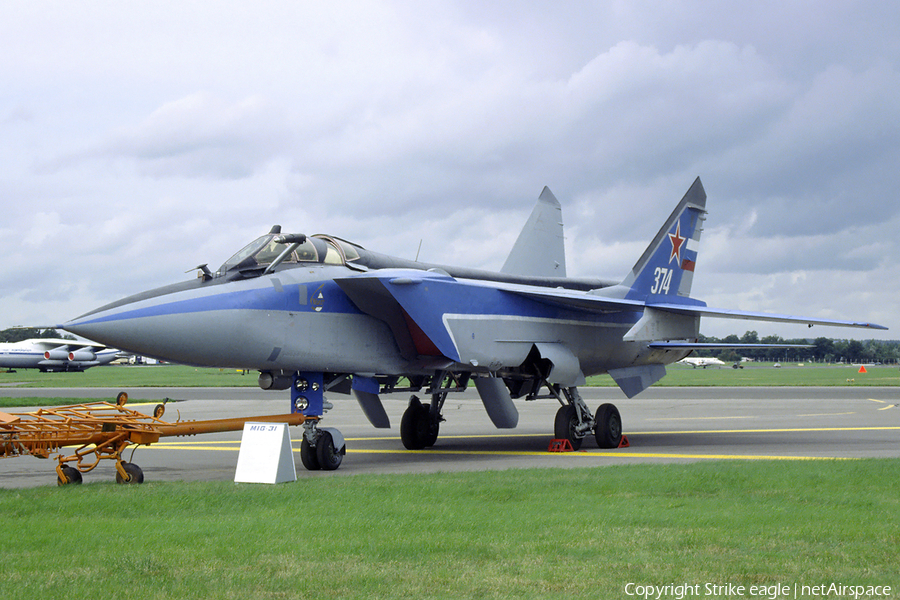 Russian Federation Air Force Mikoyan-Gurevich MiG-31 Foxhound-A (374 WHITE) | Photo 101939