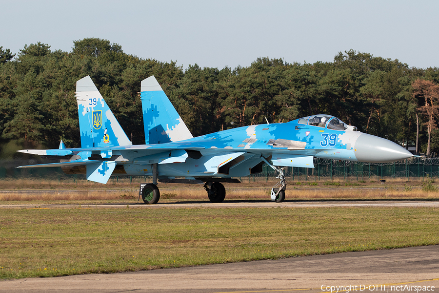 Ukrainian Air Force Sukhoi Su-27P Flanker B (39 BLUE) | Photo 348323