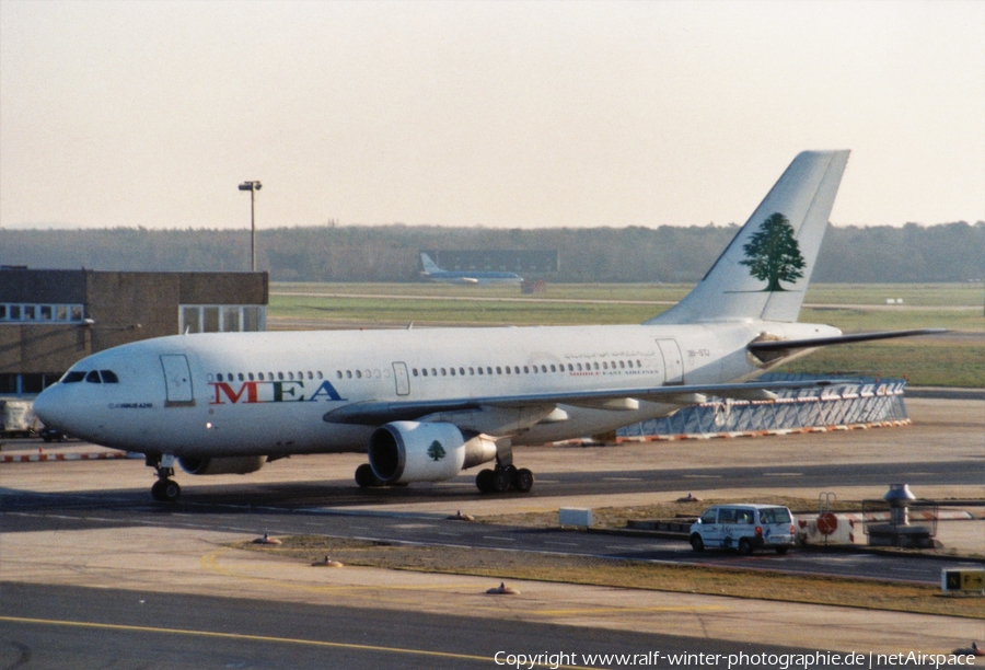 MEA - Middle East Airlines Airbus A310-222 (3B-STJ) | Photo 449725