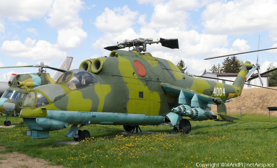 Polish Air Force (Siły Powietrzne) Mil Mi-24D Hind-D (4004) | Photo 446327