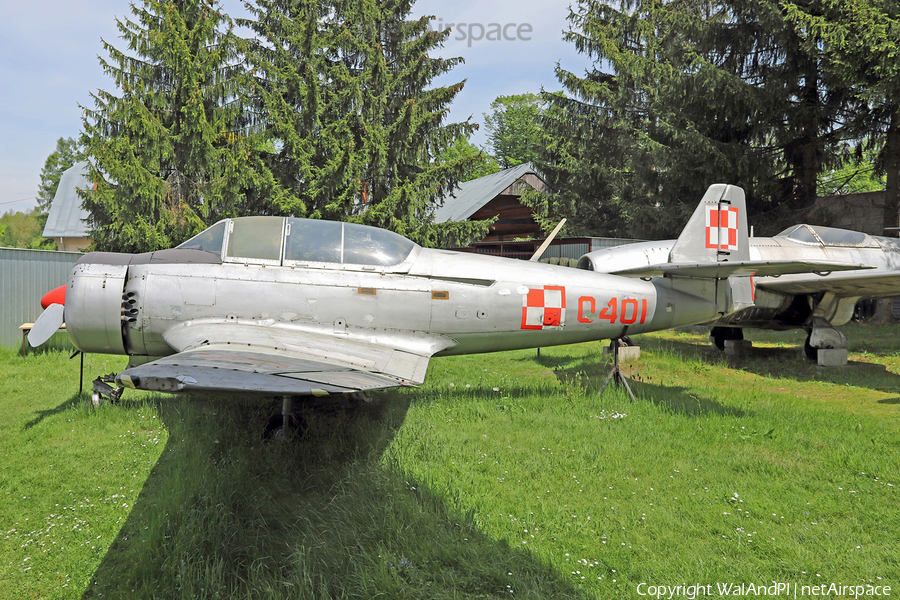 Polish Air Force (Siły Powietrzne) PZL-Mielec TS-8 Bies (401) | Photo 586581
