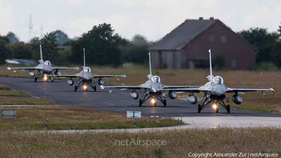 Polish Air Force (Siły Powietrzne) General Dynamics F-16D Fighting Falcon (4040) | Photo 628143