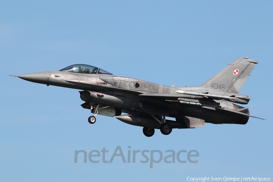Polish Air Force (Siły Powietrzne) General Dynamics F-16C Fighting Falcon (4045) | Photo 243475