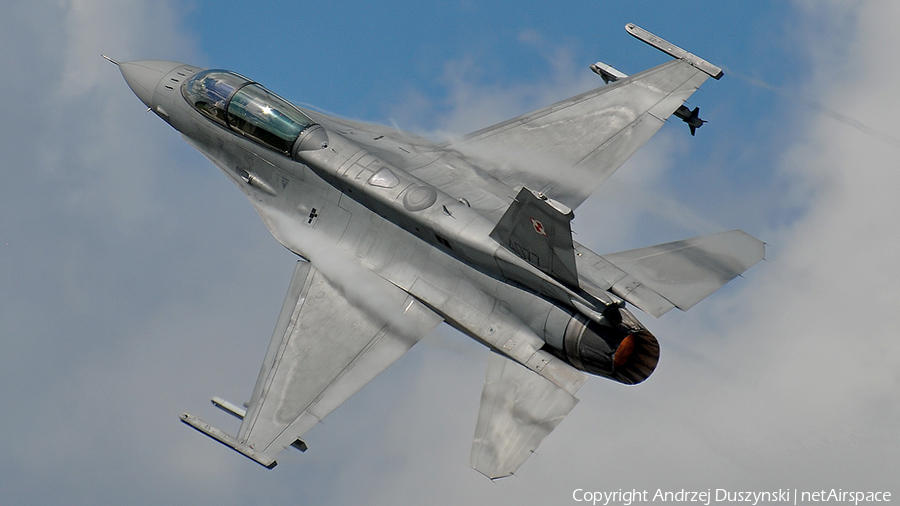 Polish Air Force (Siły Powietrzne) General Dynamics F-16D Fighting Falcon (4077) | Photo 23494