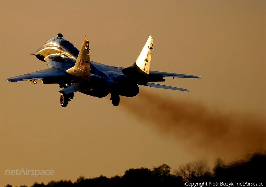 Polish Air Force (Siły Powietrzne) Mikoyan-Gurevich MiG-29UB Fulcrum (4123) | Photo 23469