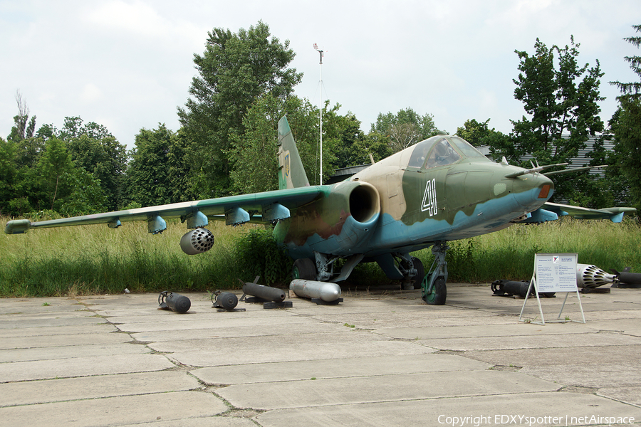 Ukrainian Air Force Sukhoi Su-25 Frogfoot A (41 WHITE) | Photo 344688