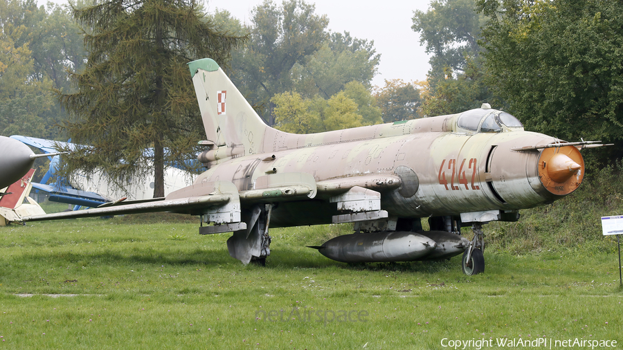 Polish Air Force (Siły Powietrzne) Sukhoi Su-20 Fitter-C (4242) | Photo 547744