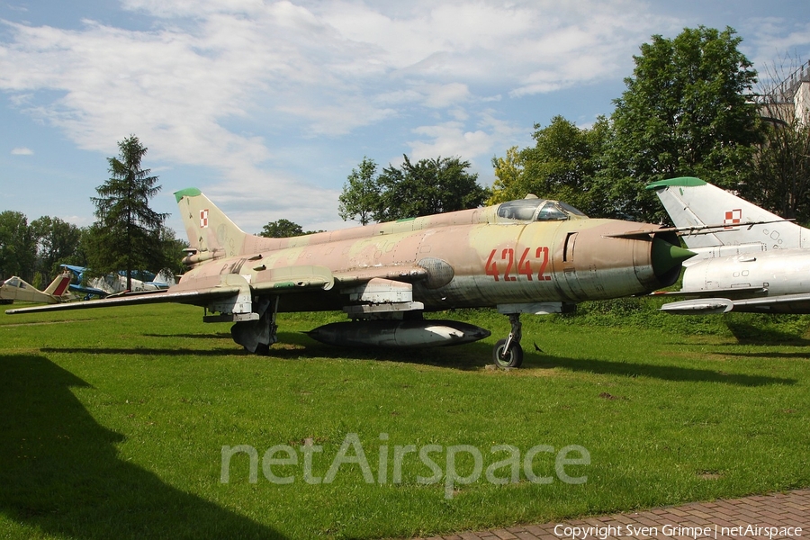 Polish Air Force (Siły Powietrzne) Sukhoi Su-20 Fitter-C (4242) | Photo 335902