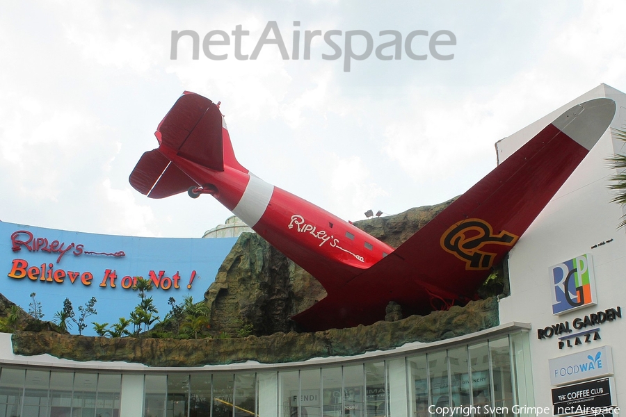 (Private) Douglas EC-47P Skytrain (43-49703) | Photo 20456