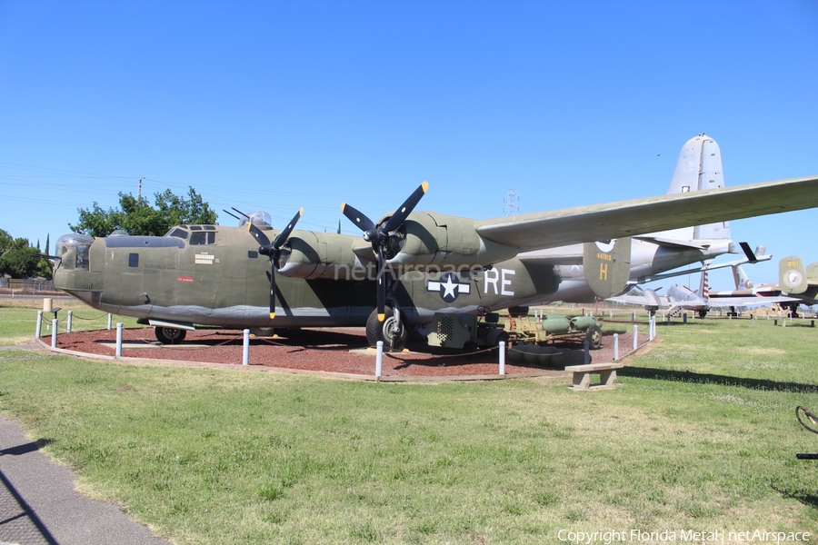 United States Army Air Force Consolidated B-24M Liberator (44-41916) | Photo 304921