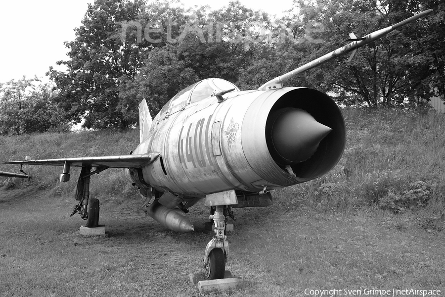 Polish Air Force (Siły Powietrzne) Mikoyan-Gurevich MiG-21US Mongol-B (4401) | Photo 331144
