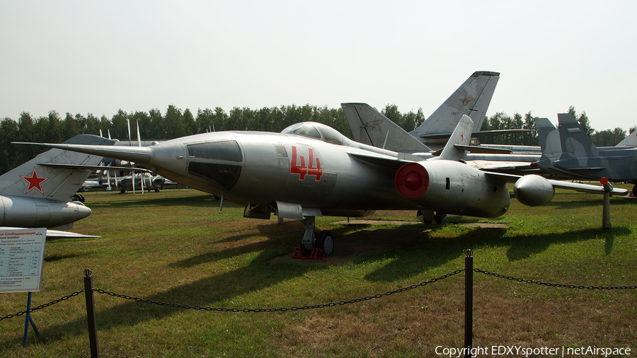 Soviet Union Air Force Yakovlev Yak-28L Brewer B (44 RED) | Photo 345722
