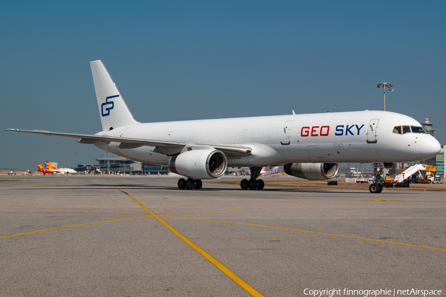 Geo-Sky Boeing 757-28A(SF) (4L-GEG) | Photo 600829