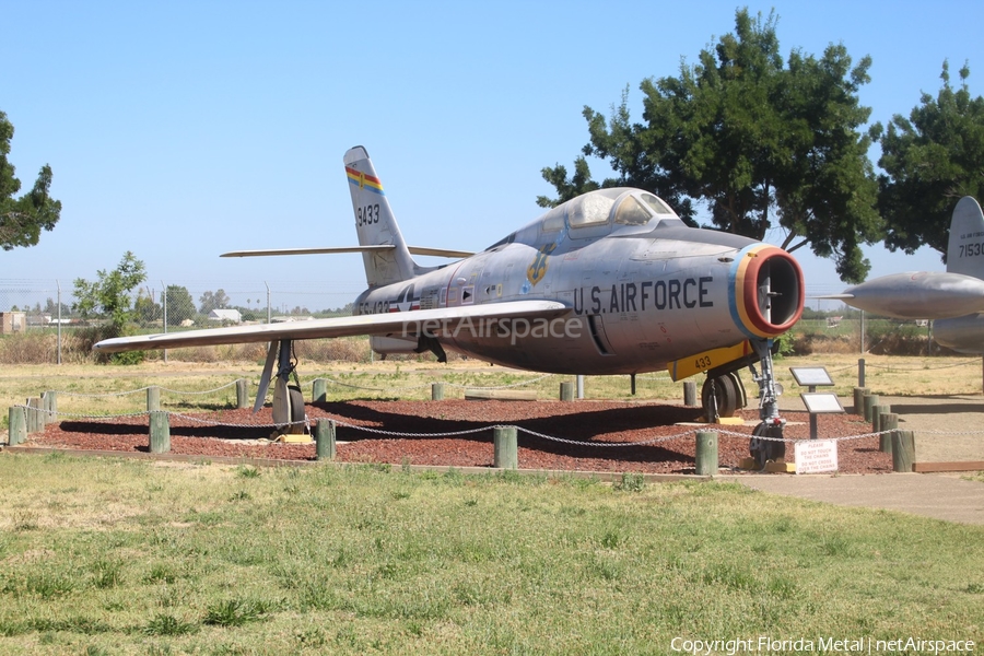 United States Air Force Republic F-84F Thunderstreak (51-9433) | Photo 305298