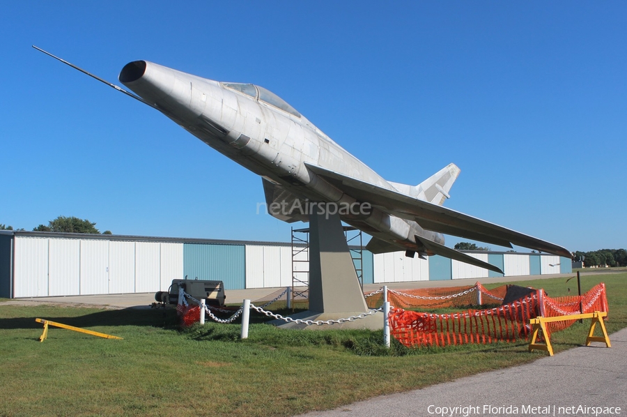 United States Air Force North American F-100 Super Sabre (52-5762) | Photo 323001