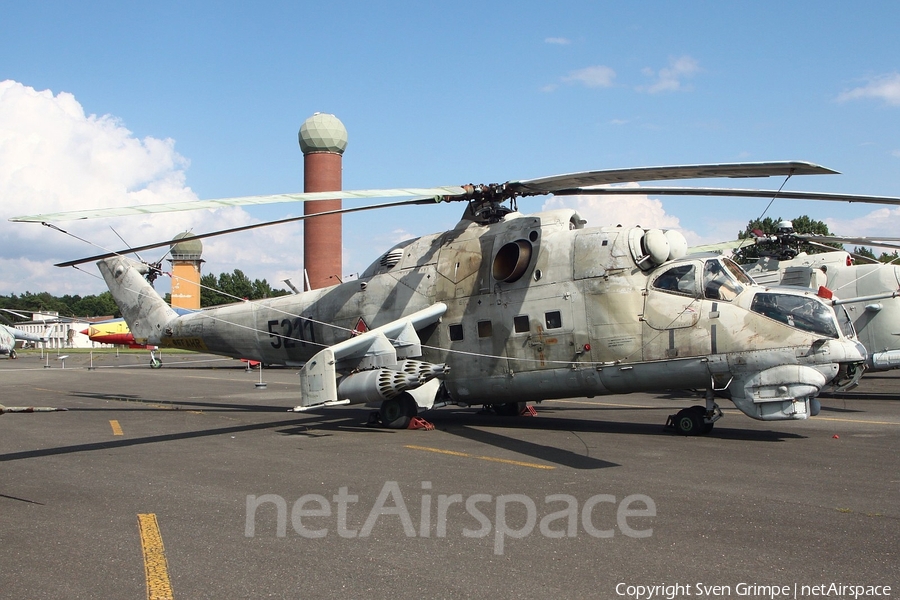 East German Air Force Mil Mi-24D Hind-D (5211) | Photo 52556