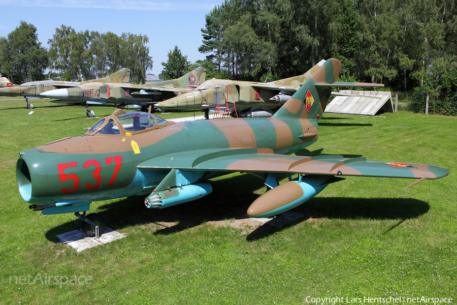 East German Air Force PZL-Mielec Lim-5 (MiG-17F) (537) | Photo 422037