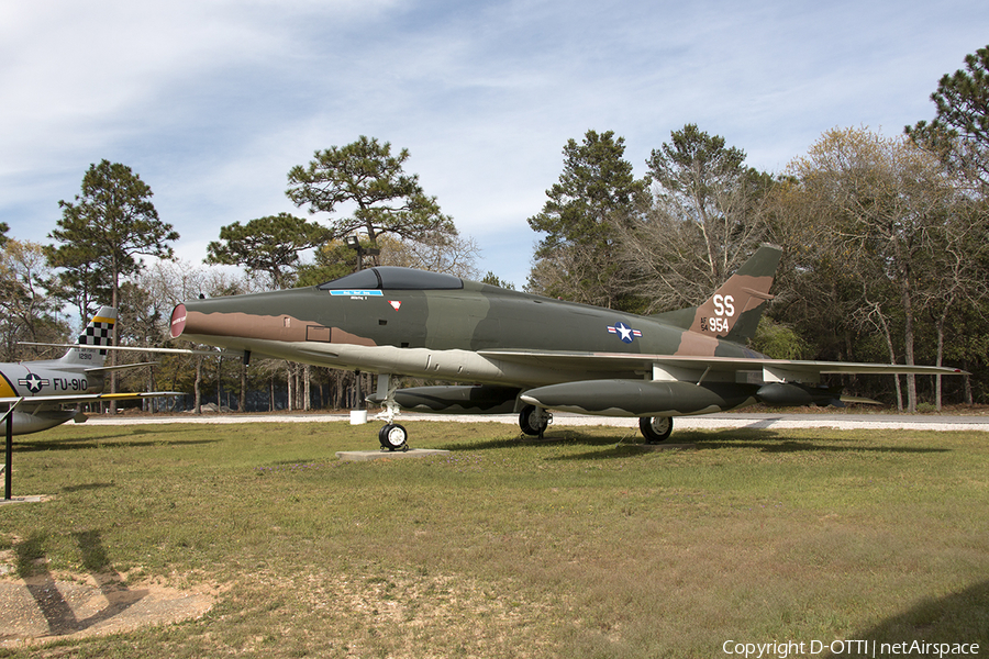 United States Air Force North American F-100C Super Sabre (54-1954) | Photo 535052