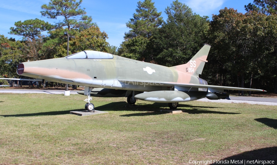 United States Air Force North American F-100C Super Sabre (54-1986) | Photo 455636