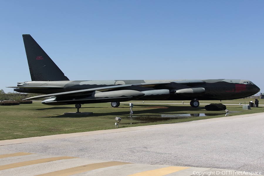 United States Air Force Boeing B-52D Stratofortress (55-0071) | Photo 535500