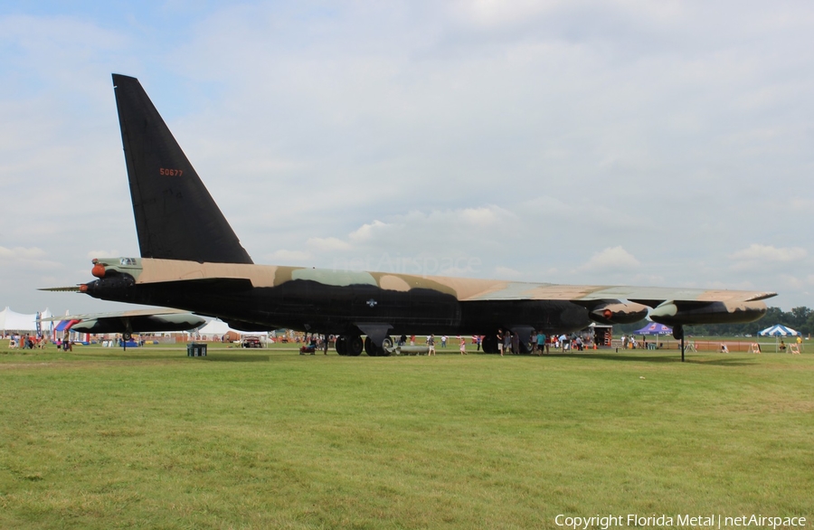 United States Air Force Boeing B-52D Stratofortress (55-0677) | Photo 323022