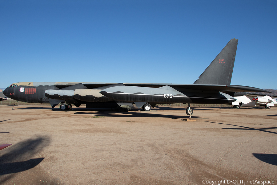 United States Air Force Boeing B-52D Stratofortress (55-0679) | Photo 546051