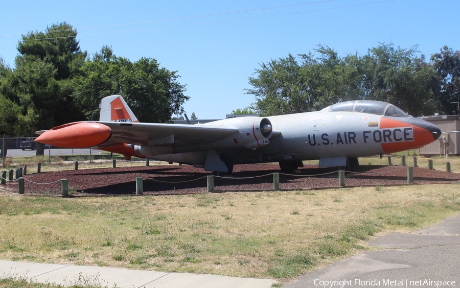 United States Air Force Martin EB-57E Canberra (55-4253) | Photo 326503