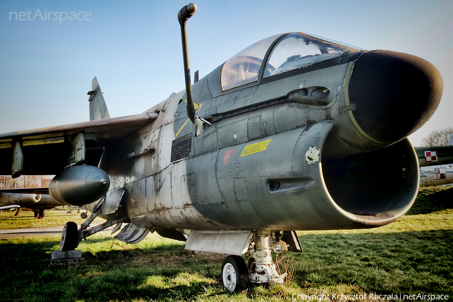 Portuguese Air Force (Força Aérea Portuguesa) LTV A-7P Corsair II (5502) | Photo 40944