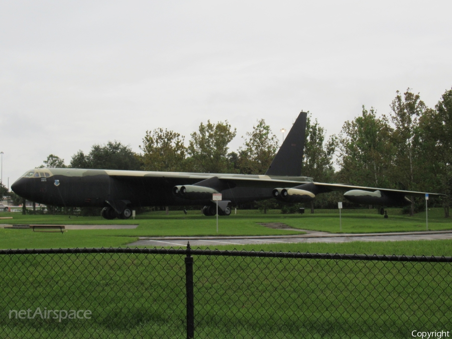 United States Air Force Boeing B-52D Stratofortress (56-0687) | Photo 406102