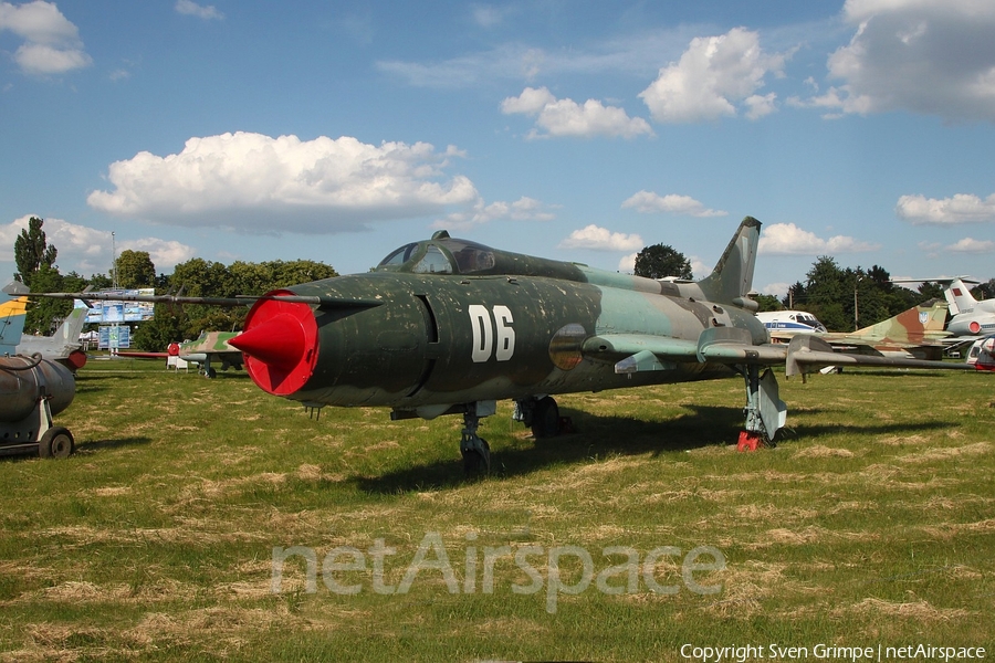 Ukrainian Air Force Sukhoi Su-17M Fitter C (06 WHITE) | Photo 247531