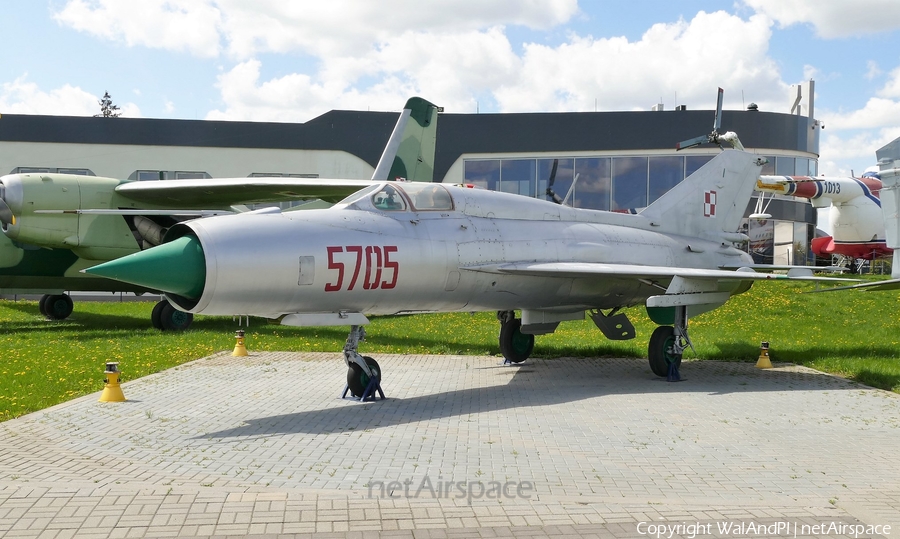 Polish Air Force (Siły Powietrzne) Mikoyan-Gurevich MiG-21PFM Fishbed-D (5705) | Photo 446366