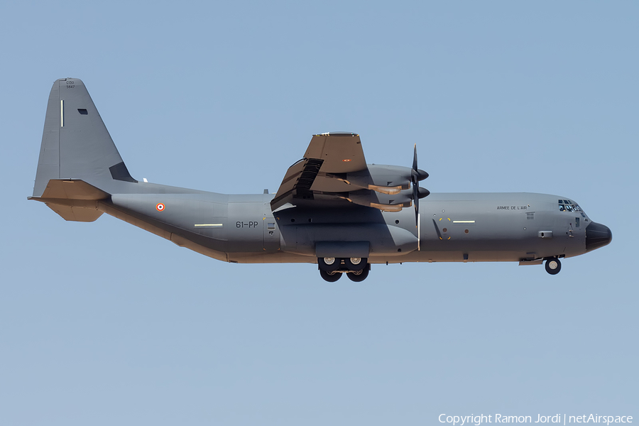 French Air Force (Armée de l’Air) Lockheed Martin C-130J-30 Super Hercules (5847) | Photo 335379