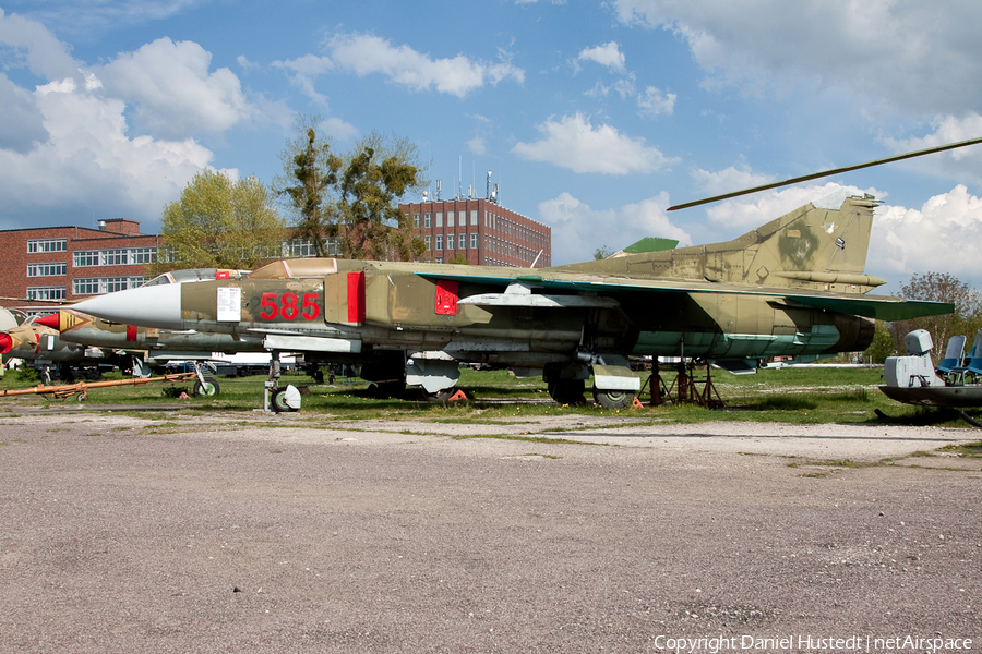 East German Air Force Mikoyan-Gurevich MiG-23MF Flogger-B (585) | Photo 522751