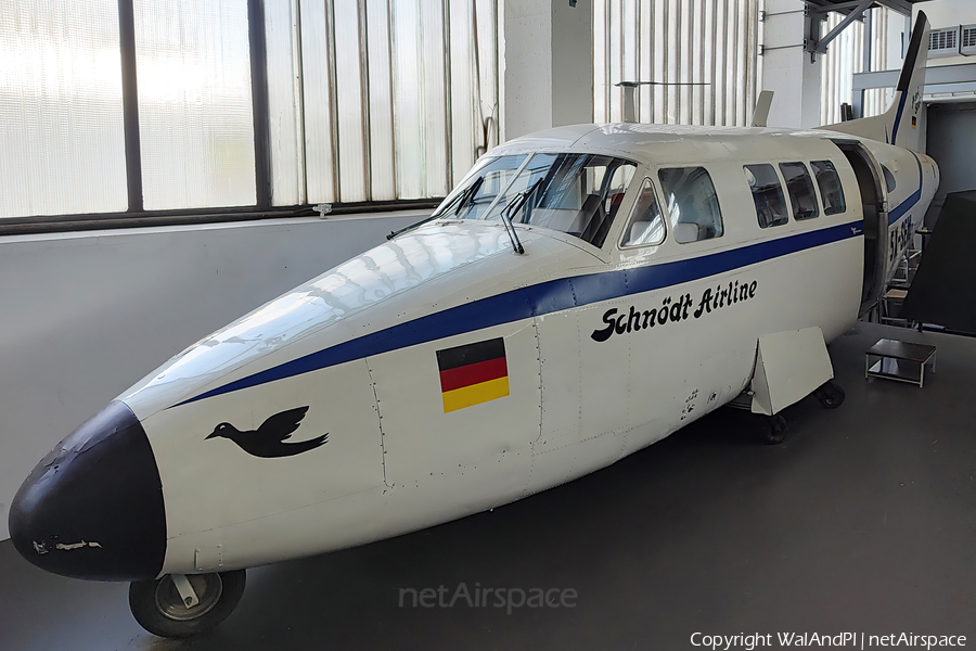 (Private) Beech 65-80 Queen Air (5X-SEM) | Photo 588088