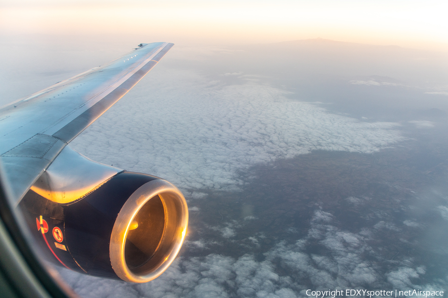 Halla Airlines Boeing 737-201(Adv) (5Y-CJQ) | Photo 498119