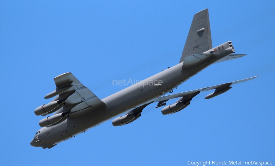 United States Air Force Boeing B-52H Stratofortress (61-0007) | Photo 327594