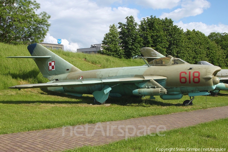 Polish Navy (Marynarka Wojenna) PZL-Mielec Lim-6MR (MiG-17R) (618) | Photo 335134