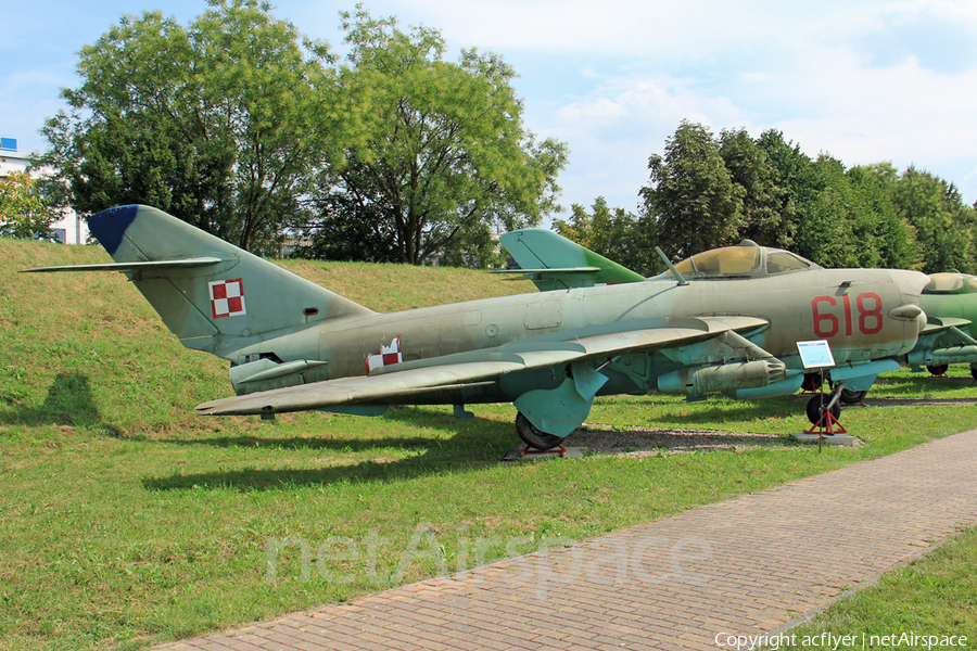 Polish Navy (Marynarka Wojenna) PZL-Mielec Lim-6MR (MiG-17R) (618) | Photo 653281