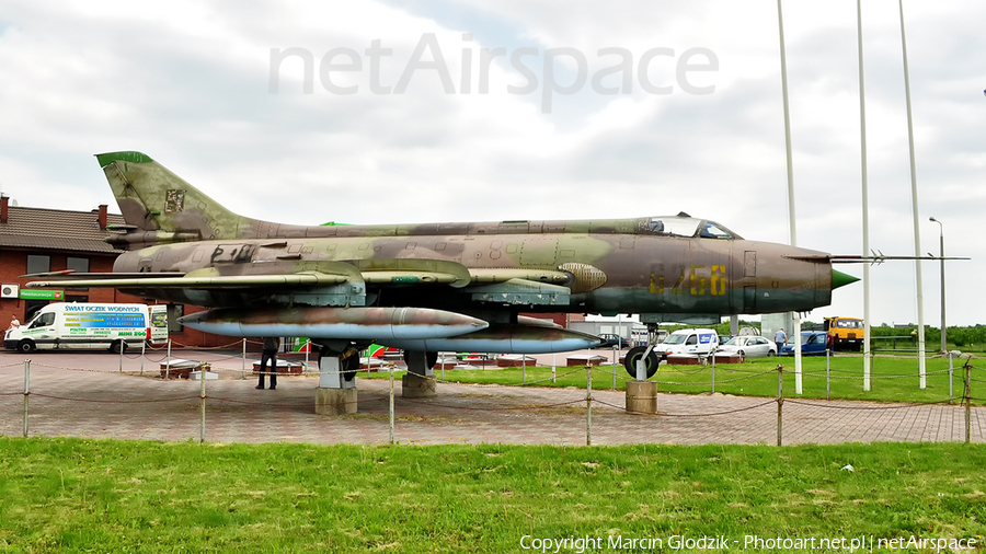 (Private) Sukhoi Su-20R Fitter-C (6256) | Photo 414079