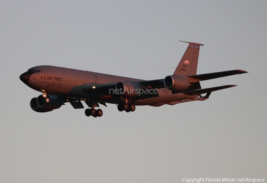 United States Air Force Boeing KC-135R Stratotanker (63-8031) | Photo 327728