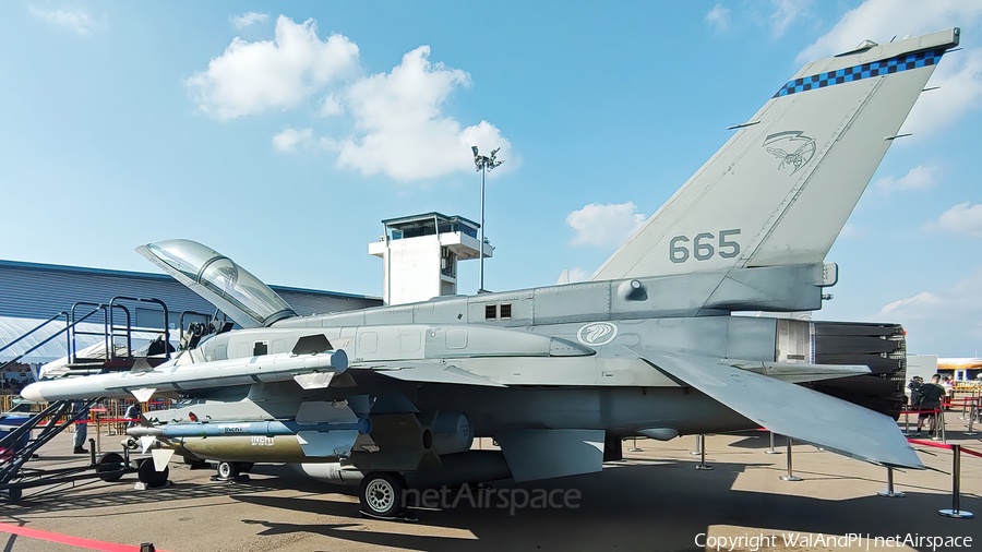 Singapore Air Force General Dynamics F-16D Fighting Falcon (665) | Photo 613547