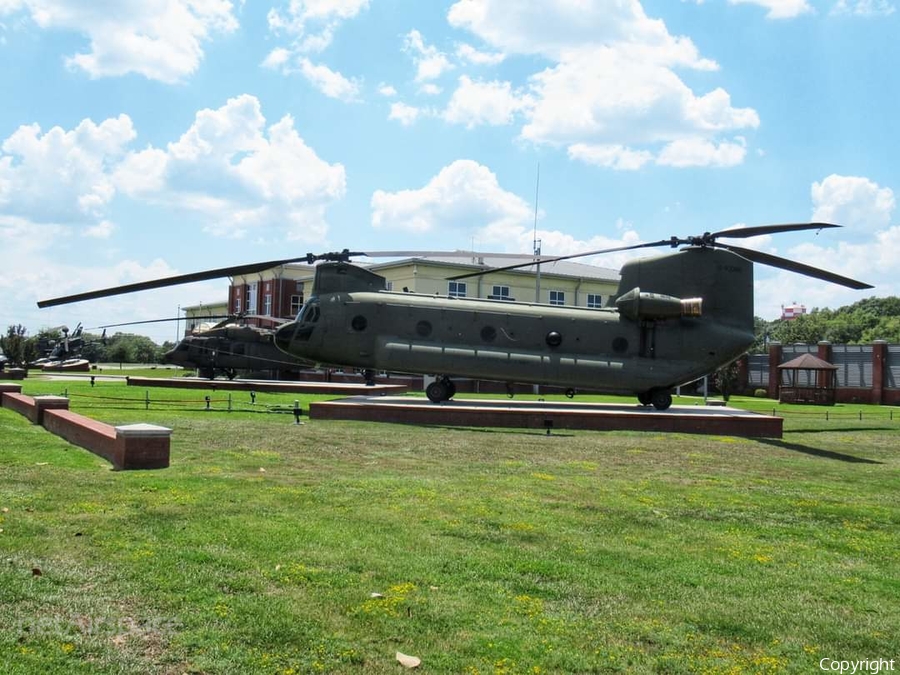United States Army Boeing CH-47B Chinook (67-18488) | Photo 450403