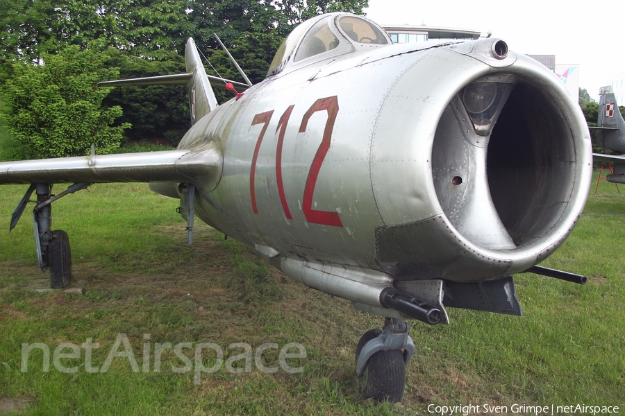 Polish Air Force (Siły Powietrzne) PZL-Mielec Lim-1 (MiG-15) (712) | Photo 329749