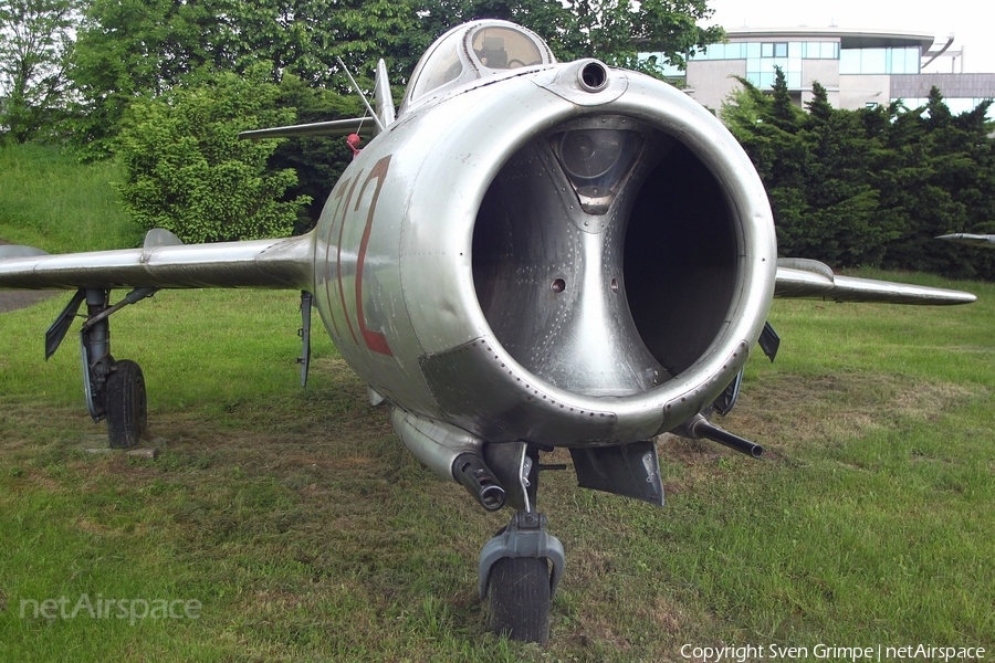 Polish Air Force (Siły Powietrzne) PZL-Mielec Lim-1 (MiG-15) (712) | Photo 335284