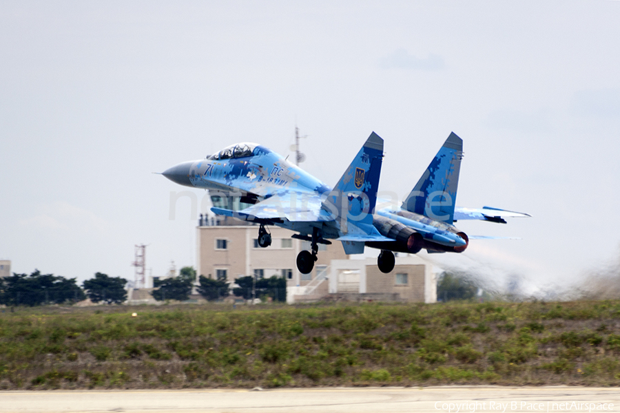 Ukrainian Air Force Sukhoi Su-27UBM1 Flanker C (71 BLUE) | Photo 125242