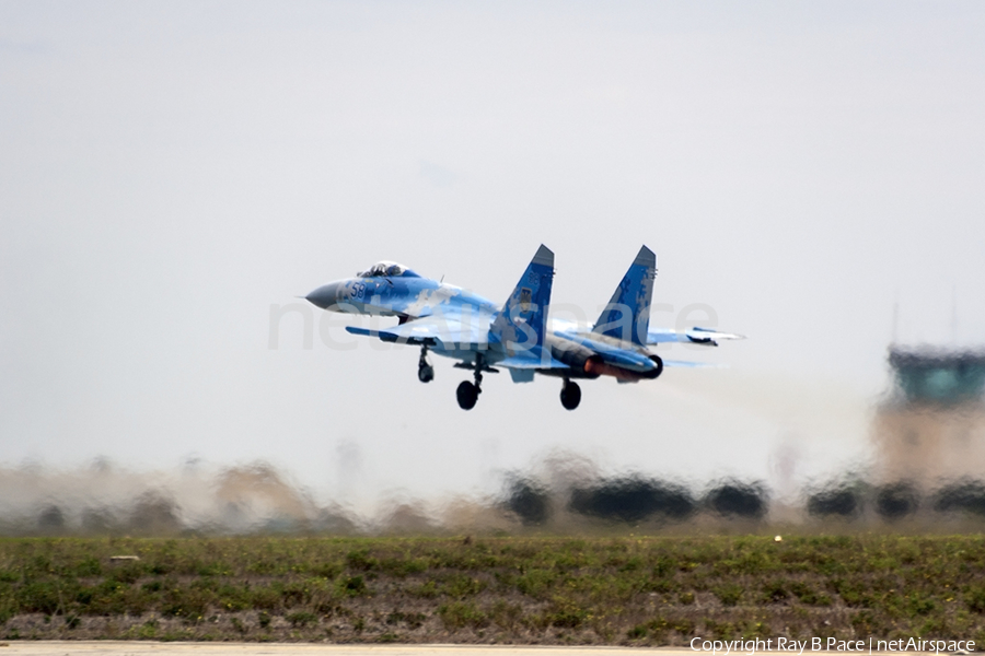 Ukrainian Air Force Sukhoi Su-27UBM1 Flanker C (71 BLUE) | Photo 125244