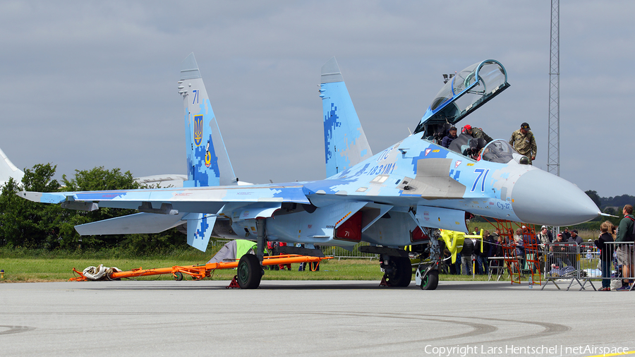 Ukrainian Air Force Sukhoi Su-27UBM1 Flanker C (71 BLUE) | Photo 112496